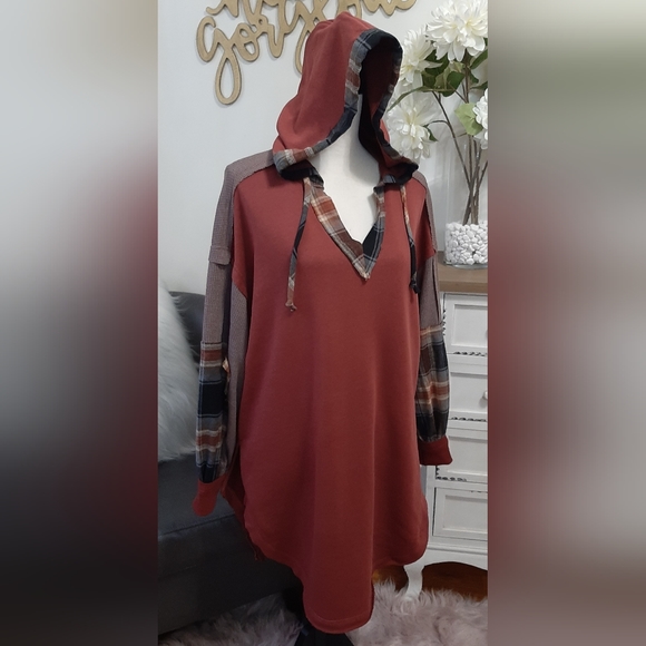 🎉SALE FINAL PRICE DROP🎉 NEW Oli & Hali Loose Fit V-Neck Hoodie W/ Plaid Detail - Picture 3 of 5